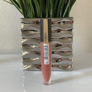 L’Oreal Red Signature Matte Lip Stain Liquid Lipstick in “I Explore”